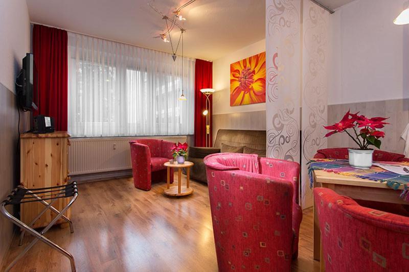 H&H Apartments Im Herzen Der Stadt Teilweise Mit Balkon Ruhig Zentral Modern Mit Kueche Greifswald Bagian luar foto