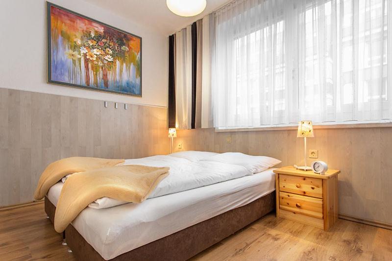 H&H Apartments Im Herzen Der Stadt Teilweise Mit Balkon Ruhig Zentral Modern Mit Kueche Greifswald Bagian luar foto