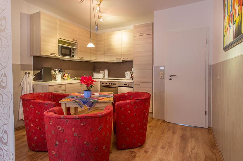 H&H Apartments Im Herzen Der Stadt Teilweise Mit Balkon Ruhig Zentral Modern Mit Kueche Greifswald Bagian luar foto