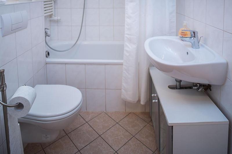 H&H Apartments Im Herzen Der Stadt Teilweise Mit Balkon Ruhig Zentral Modern Mit Kueche Greifswald Bagian luar foto